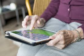Lady using an ipad.